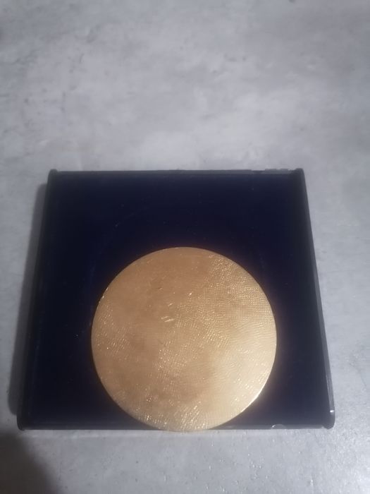 Медаль продаётся