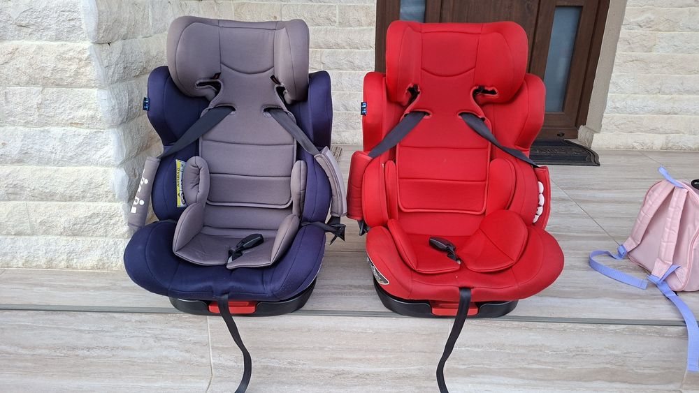 Scaun Auto Juju Gladiator i-Size cu isofix,un scaun rosu si unu albast