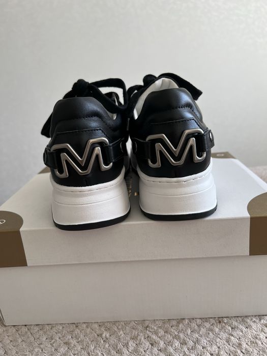 Женские кроссовки