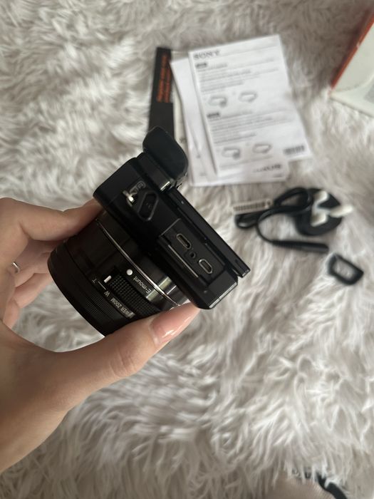 Sony Alpha A6000 + объектив 16–50 мм OSS
