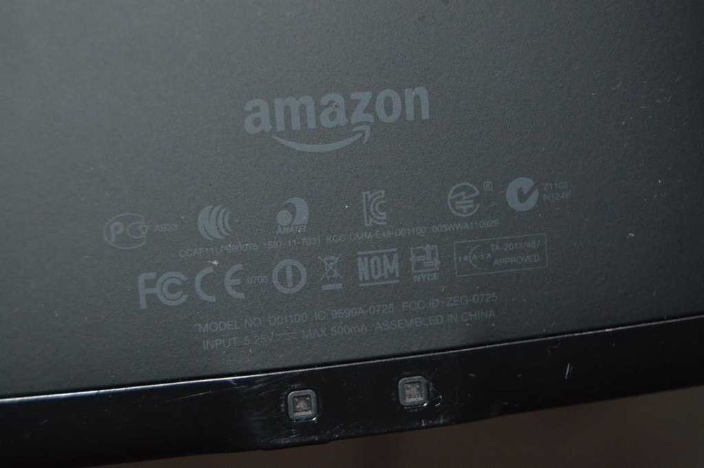 E-Reader Amazon Kindle 4 (Model D01100) – Ultra-Ușor și Ergonomic