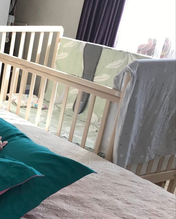 Продам детскую кровать с маятником