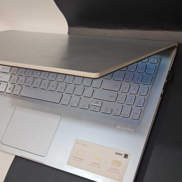 HOPE AMANET P8 Laptop ASUS i3-10110u  2.10 ghz8 gb ram 256 ssd Intel UHD Graphics Cu  Incarcator
