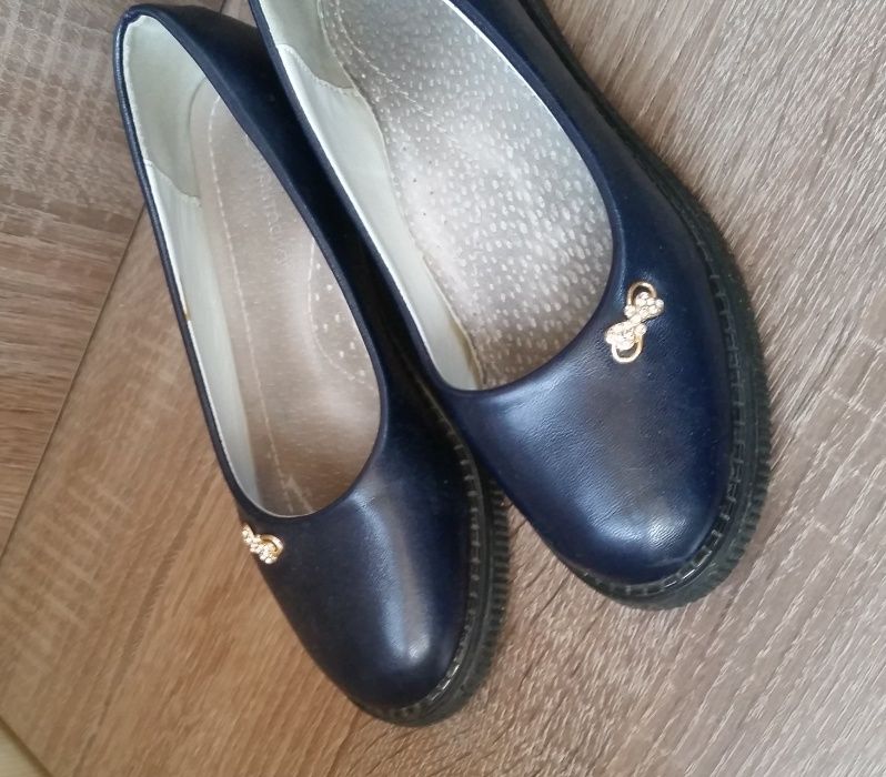 Продам туфли для девочки 31 размер