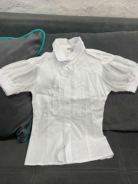 Продам белые школьные рубашки