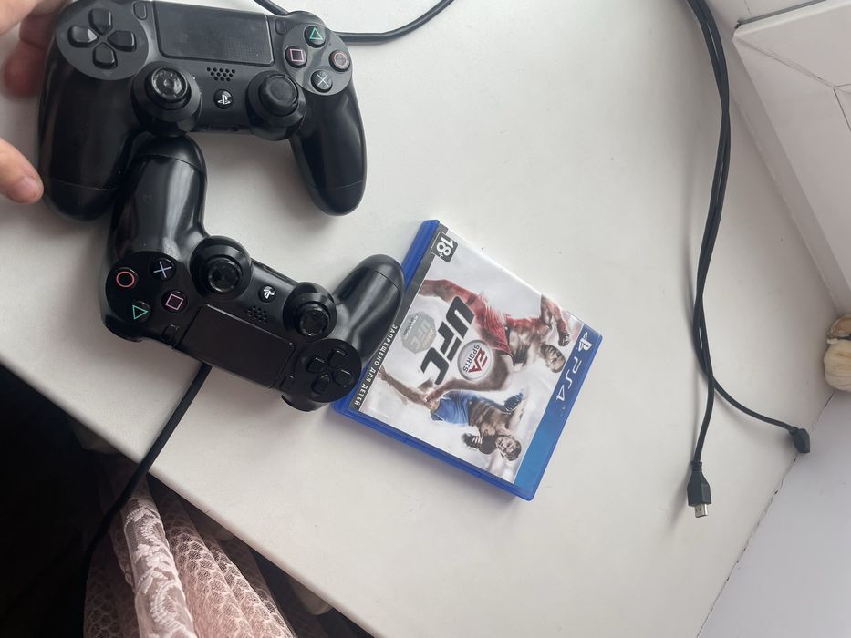 Продам пс 4 в отличном состоянии