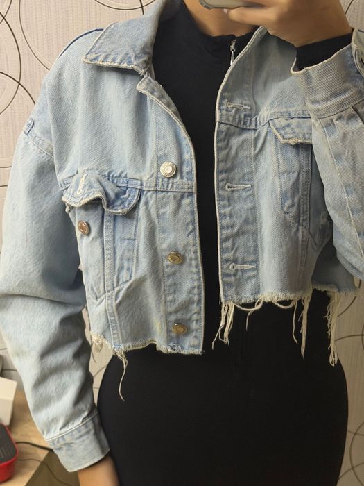 BERSHKA Якета, дънки, потник с пера и къса блузка