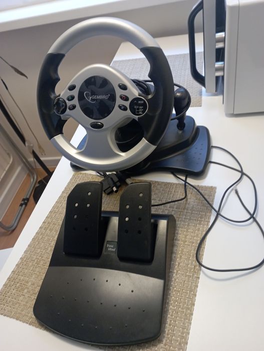 Волан и педали за игра на Playstation. 15€