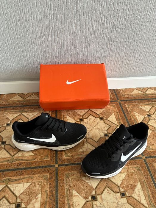 Новые кроссовки Nike