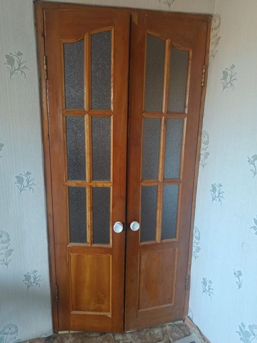 Продам двери деревянные
