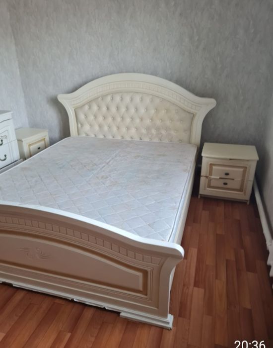 Кровать б/у.комод и 2 тумбочки
