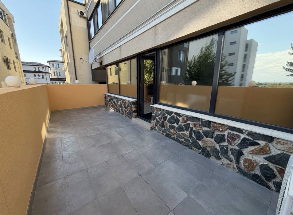 Vând apartament 3 camere în Tomis Plus