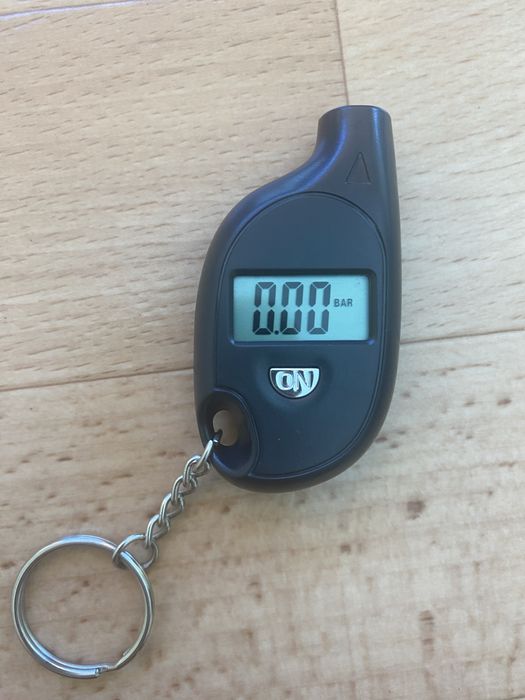 Манометър за гуми