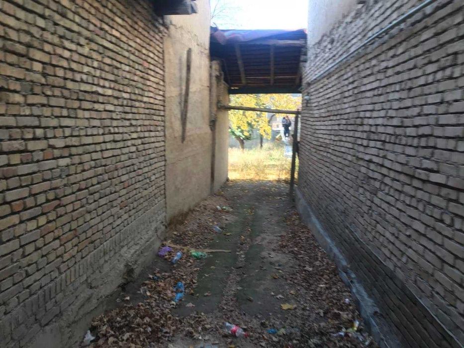 14 sotix uchastkasi, Samarqand Registondan atigi 1 km. Tezda sotiladi.