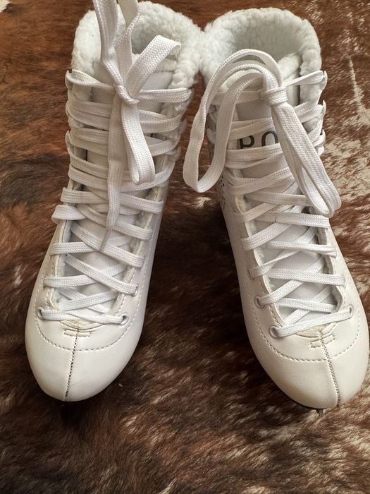 Продам коньки 36 размер