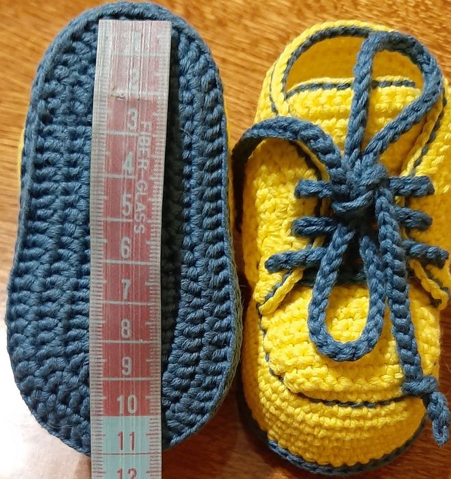 Пинетки-ботиночки вязаные для новорожденных