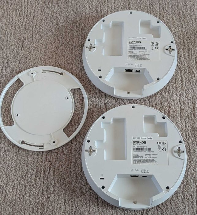 Router wireless Linksys Velop de tip Mesh si Sophos AP-55C