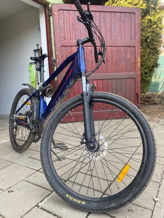 •	Bicicletă electrică (E-Bike) MTB hardtail