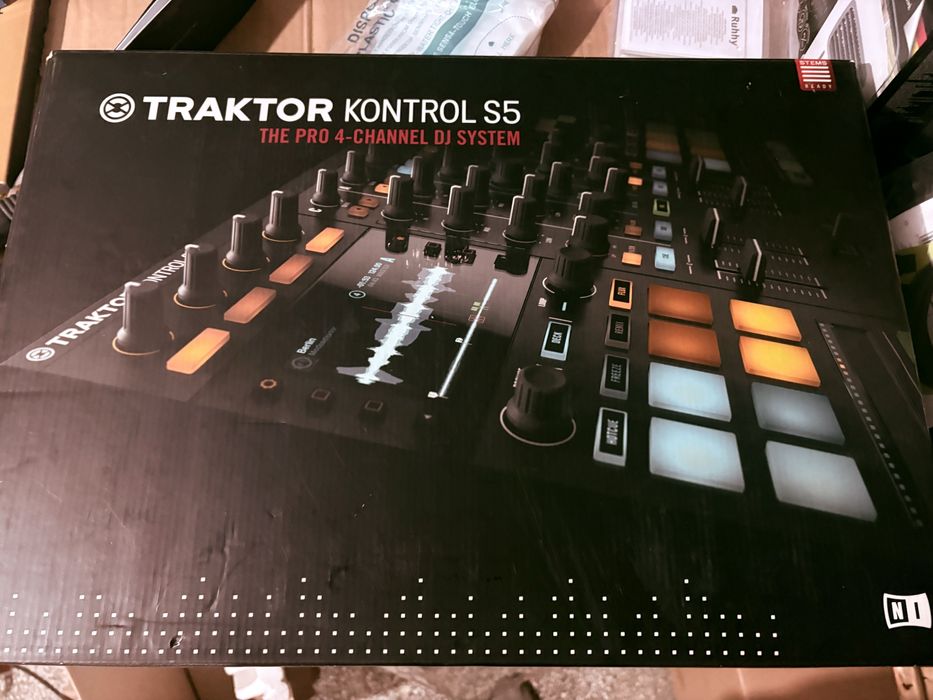 DJ Контролер  Native Instruments Traktor Kontrol S5 в перфектно състояние