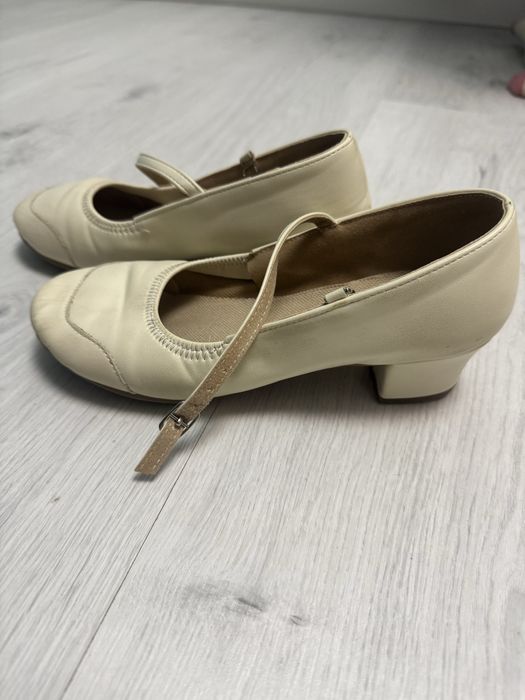 Отдам даром танцевальные туфли