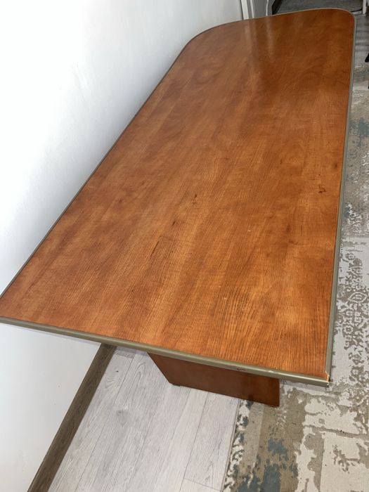 офисный стол и детский шкаф