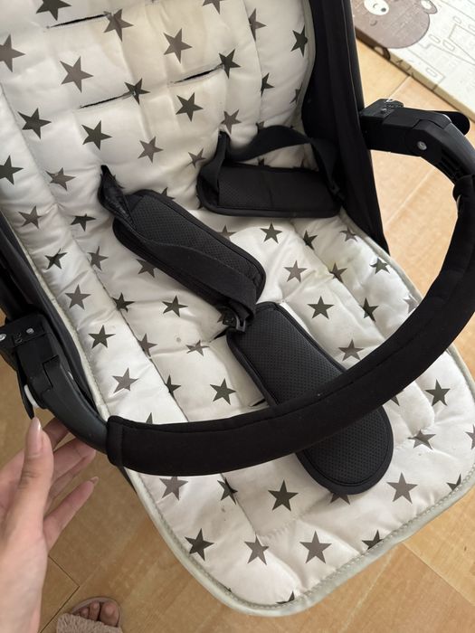 Продам коляску розовую