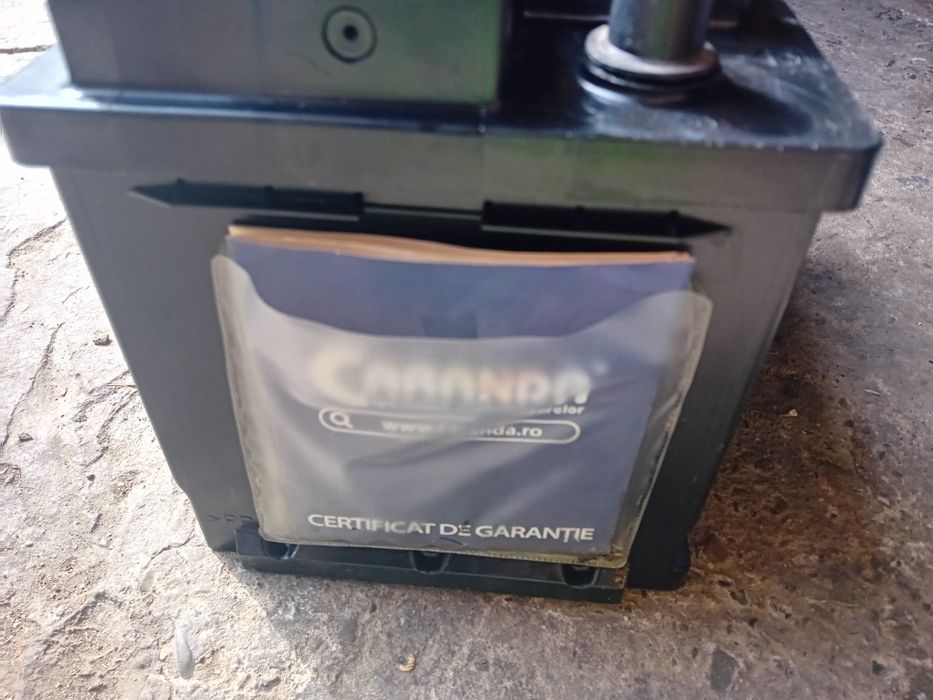 Vând acumulator auto Caranda de 70 ah
