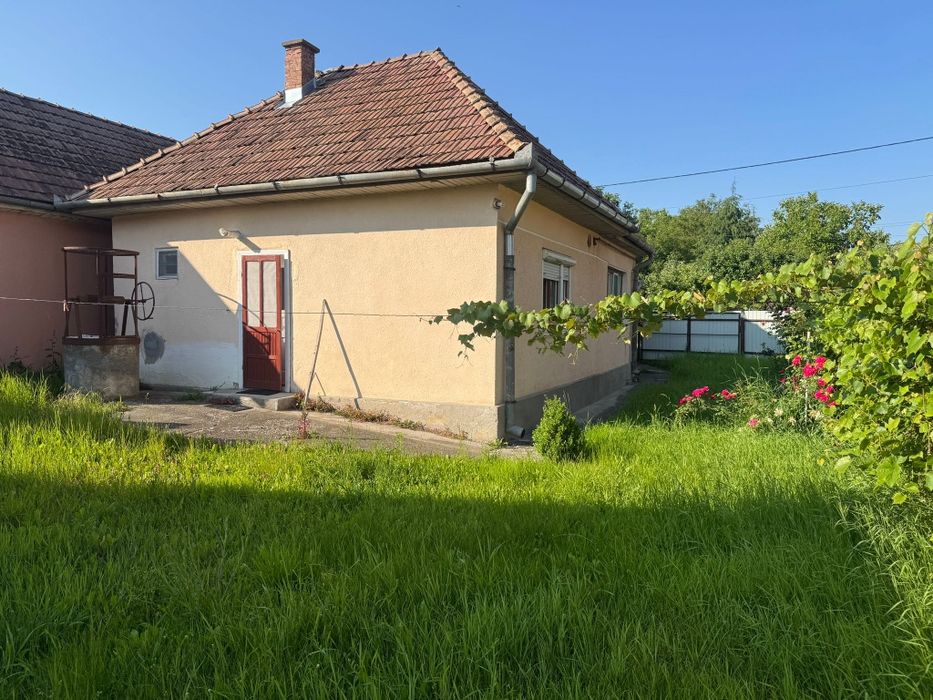 Casă de vânzare cu teren la Miercurea Nirajului