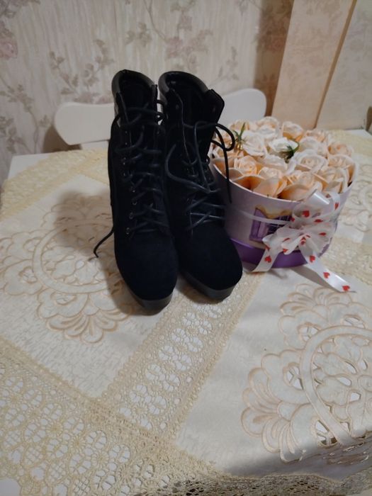 Vând încălțăminte unele noi altele purtate de maxim doua ori