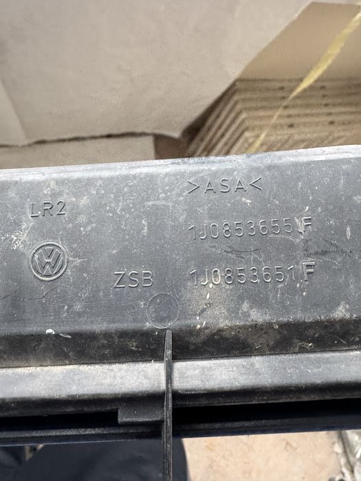 Оригинална решетка VW Golf 4