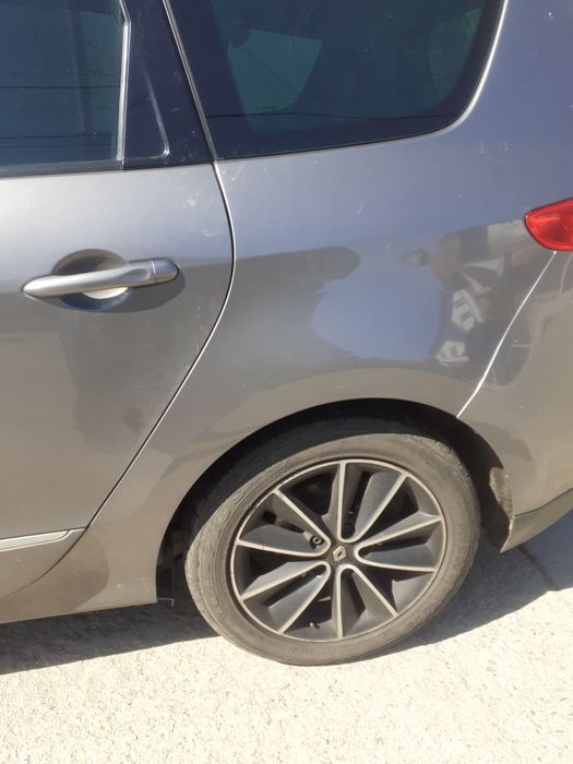 Dezmembrez Renault Grand Scenic