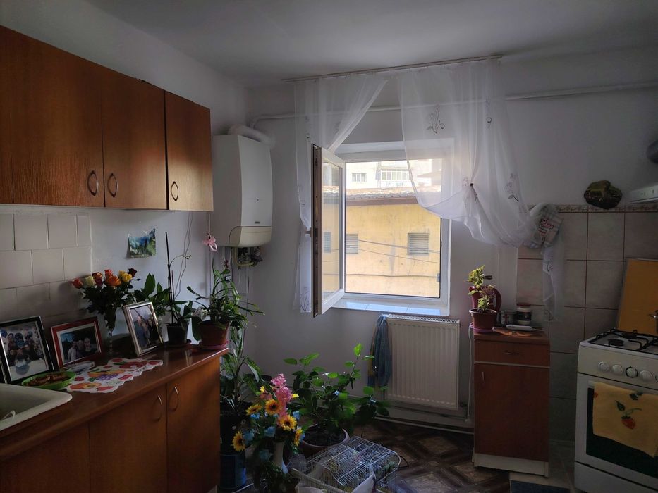 Apartament de vânzare 3 camere, etaj 1