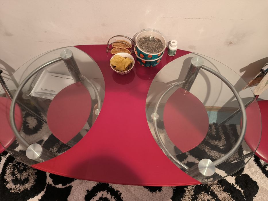 Стол и стулья для кухни