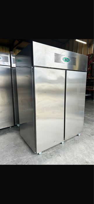 Frigider profesional dublu.