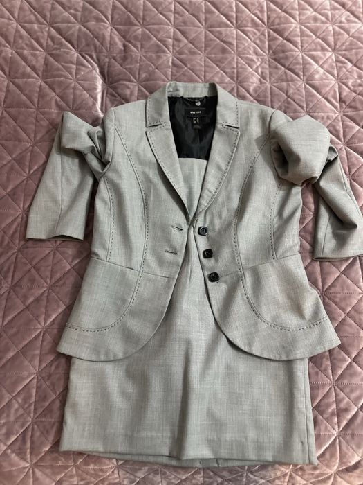 Costum dama gri fusta si sacou