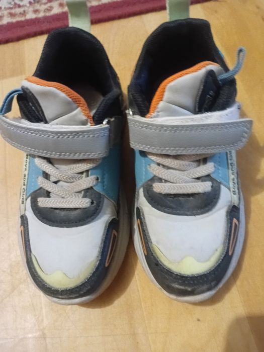 Кроссовки р 28 б.у