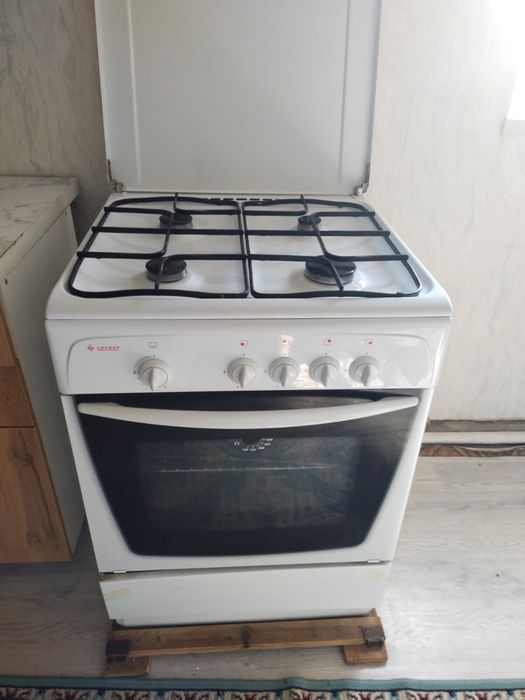Продам газ плиту