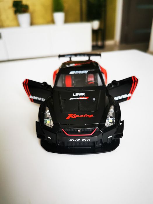 Macheta Nissan GTR R35 Racing, 1:24