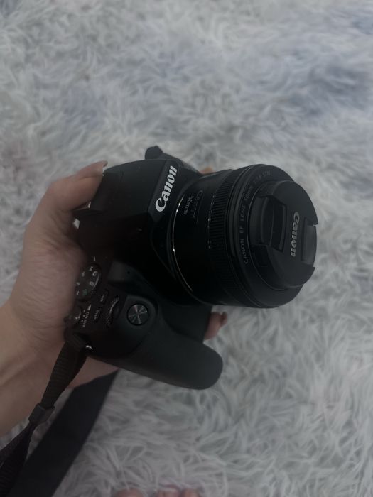 Фотокамера Canon 250D