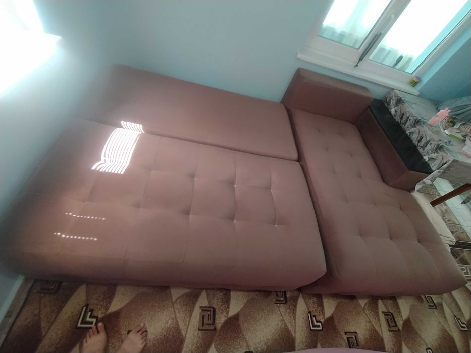 Ъглов, разтегателен диван