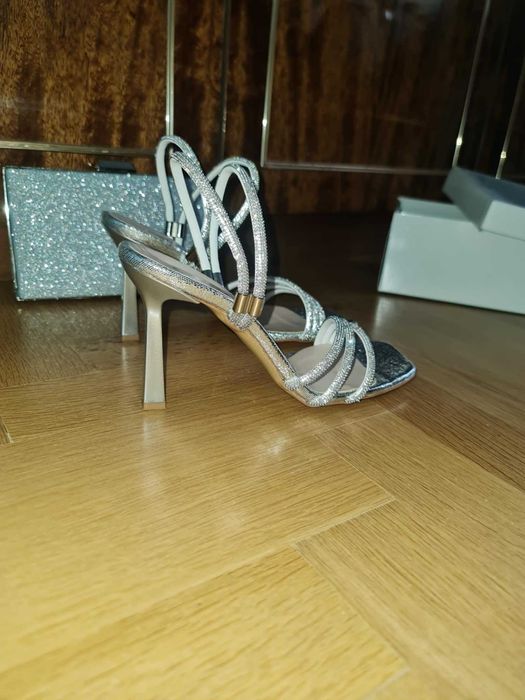 рокля, комплект с обувки, дамска чантичка и колие с обеци