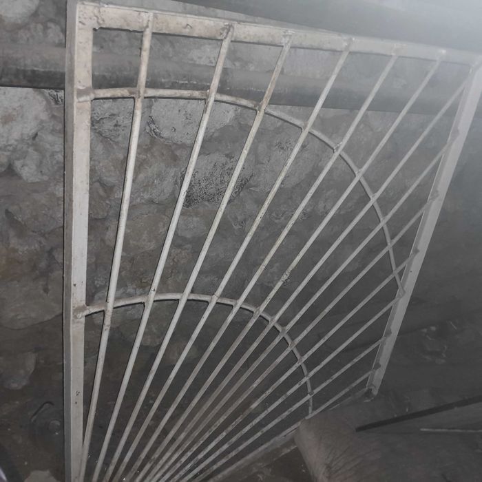 решётки на окна б.у 3 шт.