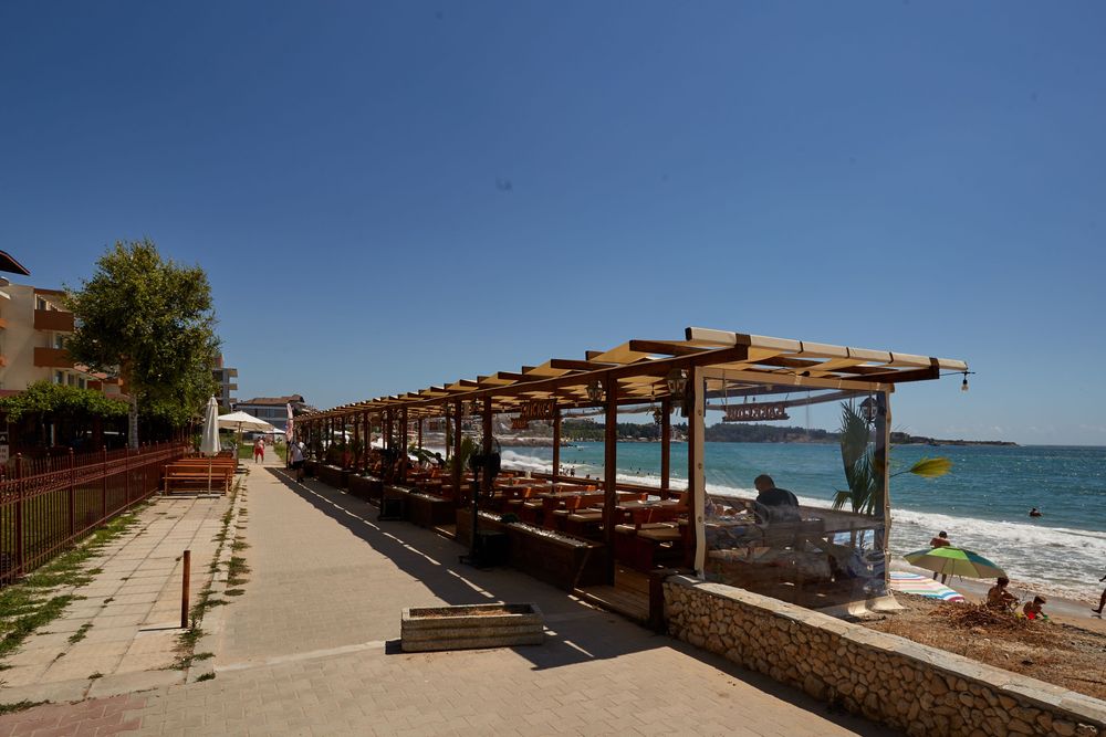 Дава се под наем Тристаен апартамент в с. Равда, Област Бургас - 130 кв.м за 2295 € - Снимка #19