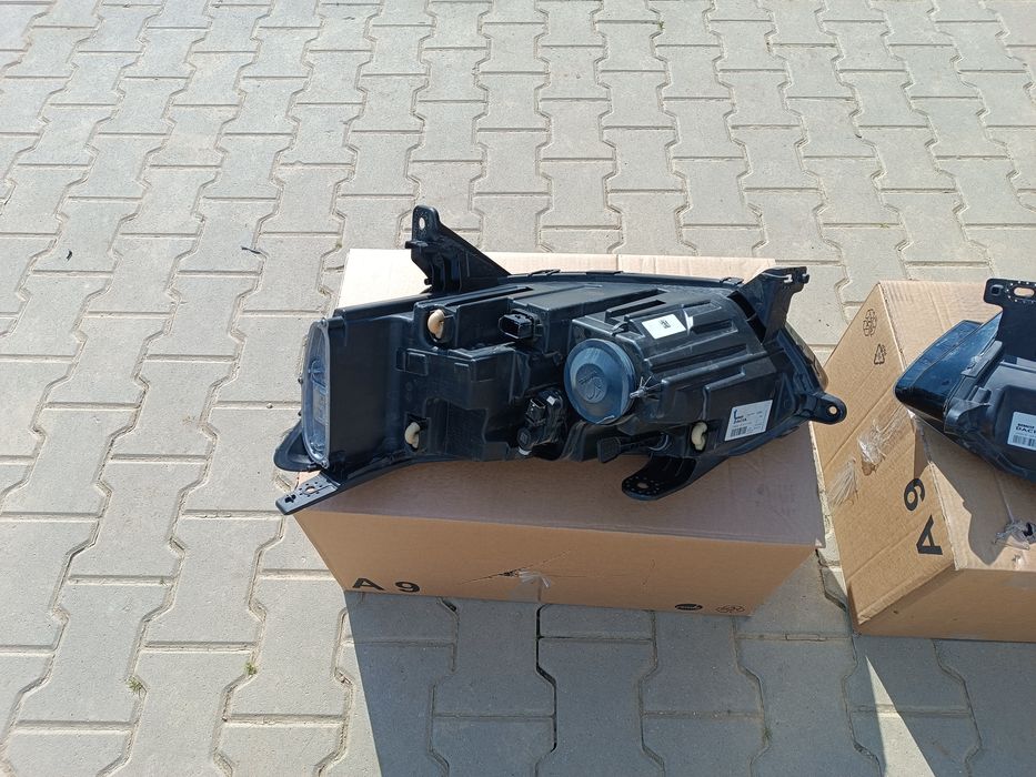 Far stânga dreapta Dacia Logan 3