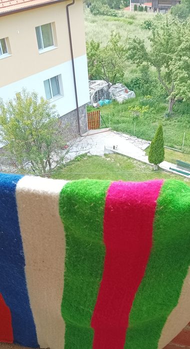 Кичени халища и вълнени завивки ,изработени ръчно