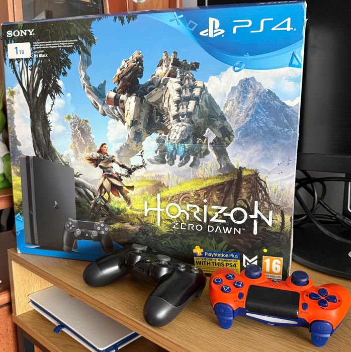 PlayStation 4 Slim 1TB + 2 Контролера +  Игра Control