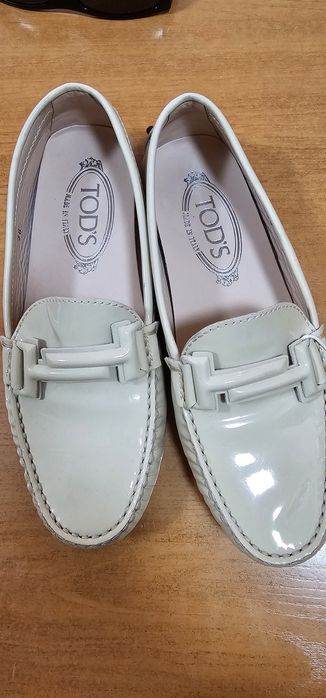 Tods мокасини естествен лак