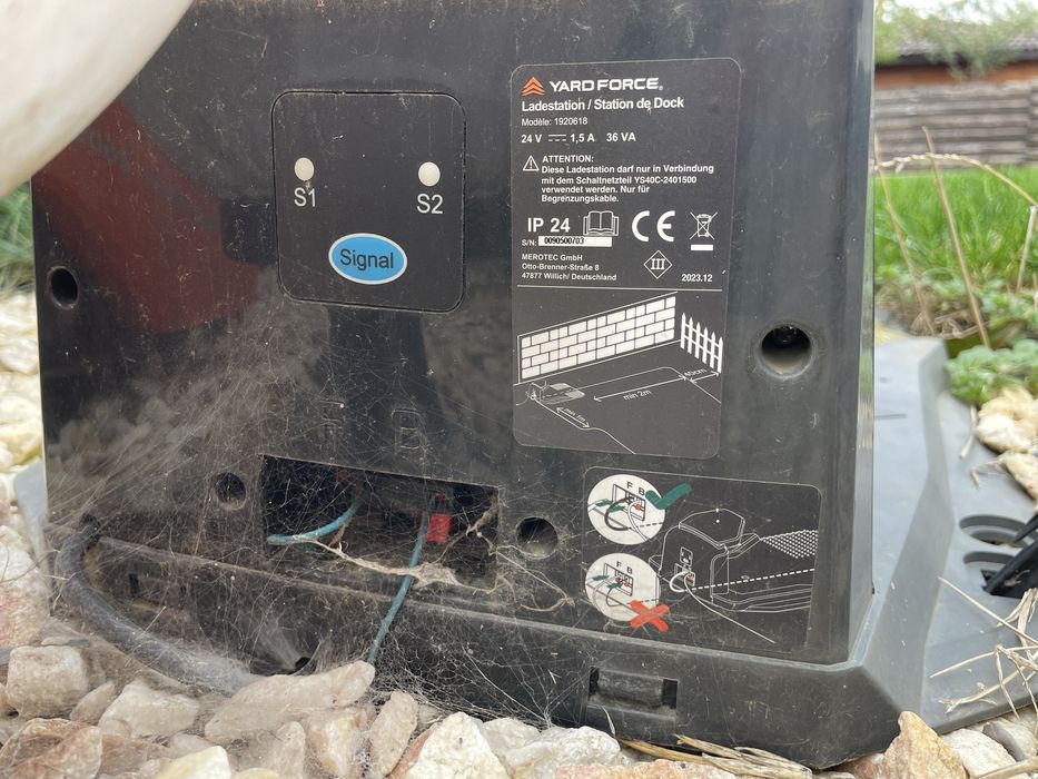 Vand robot tuns gazon Yarforce