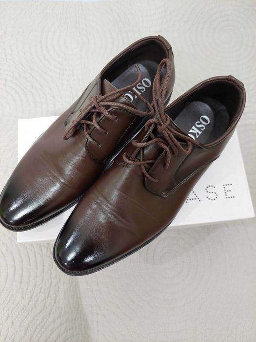 Vand pantofi maro baieti marime 38