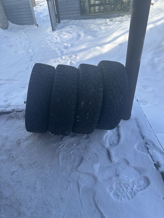 Продам зиминие шины на 15